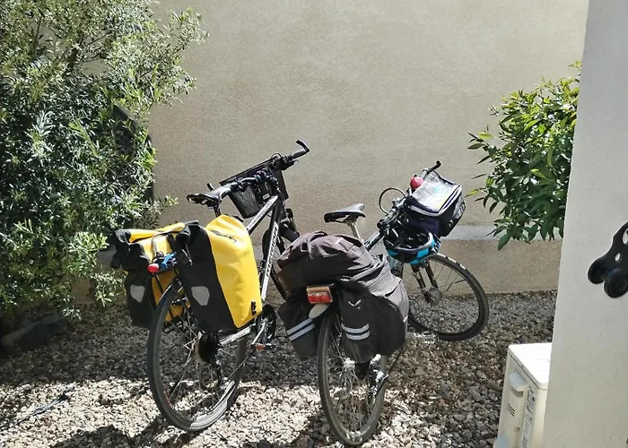Narbonne Studio Lamarobile Climatise Avec Jardin Et Terrasse Proche Des Grands Buffets, Du Centre Ville Et De La Gare